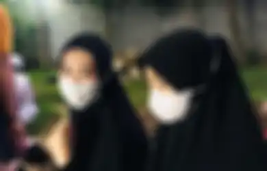 Sang Ayah Tutup Usia, Oki Setiana Dewi Ungkap Pesan Terakhir Almarhum: Tolong Carikan Orang yang Bisa Jagain Ricis