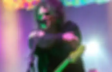 Vokalis The Cure, Robert Smith Ramalkan Kematian Ratu Elizabeth 10 Tahun Lalu, Cuman Meleset 1 Hari!
