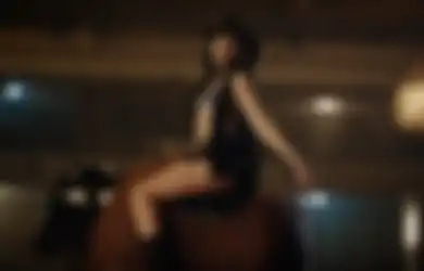 Dua Lipa Jadi Koboi di Video Klip Barunya untuk Lagu 'Love Again'