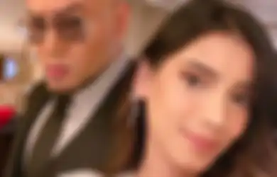 Terkenal Garang dan Cuek, Diam-diam Deddy Corbuzier Berikan Kado Istimewa ini pada Sang Pacar, Sabrina Chairunnisa Dibuat Meleleh dengan Perlakuan Ayah Azka