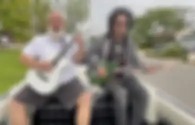 Bikin Kampanye Vaksin, Tenacious D dan Para Artis Beken Parodikan 'I Wanna Be Sedated' Ramones
