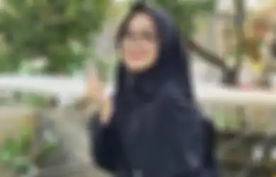 Ria Ricis Banjir Hujatan Lantaran Dinilai 'Manfaatkan' Kematian Sang Ayah sebagai Konten