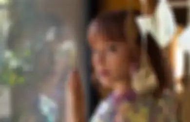Lenka Kembali Groovy Lewat Single dan Video Musik Baru 'Ivory Tower'
