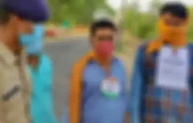 Ingin Segera Musnahkan Tsunami Covid-19 India, Polisi Razia Orang-orang yang Nekat Keluyuran Tapi Ogah Divaksinasi dan Tempeli Tubuh Mereka dengan Poster Bergambar Tengkorak