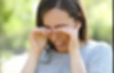 Panik Mata Terkena Parfum? Tenang, Ini yang Sebaiknya Kita Lakukan