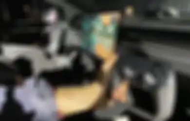 Elon Musk Pamer Main Game Cyberpunk 2077 di Monitor Tesla Model S