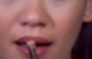 Makeup Hacks! Eyeshadow Bisa Jadi Lip Liner? Ternyata Gini Caranya!