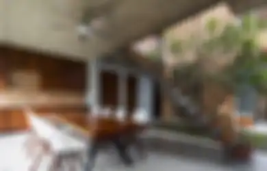 Rumah Tropis Minim Perawatan, Didesain Terbuka Manfaatkan Udara Pantai