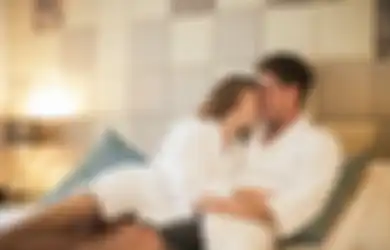 Para Suami Harus Peka! Ini loh 4 Tanda Kalau Istri Kamu Ingin Berhubungan Intim