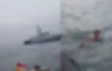 Pengakuannya Bikin Personel TNI Kaget, Viral Bocah Laki-laki Terombang-ambing Sendirian di Tengah Laut, Nasibnya Mujur Diselamatkan KRI Sembilang-850