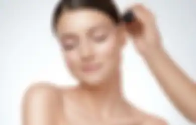 Baru Coba Pakai Serum Retinol? Jangan Sampai Lakukan 5 Hal Ini!