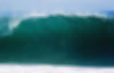 Nekat Lawan Ombak Ganas Demi Selamatkan Nyawa Seseorang, Aksi Berani Pria Ini Langsung Viral di TikTok