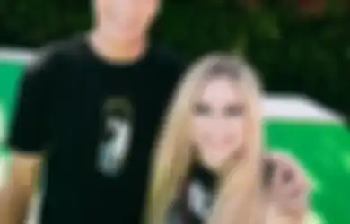 Avril Lavigne Koleb Bareng Tony Hawk  di TikTok, Nostalgia Lagu 'Sk8er Boi', Nggak Tua-tua Ya!