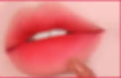 Bikin Ombre Pakai Lip Tint dengan 4 Langkah Ini. Terlihat Sempurna!