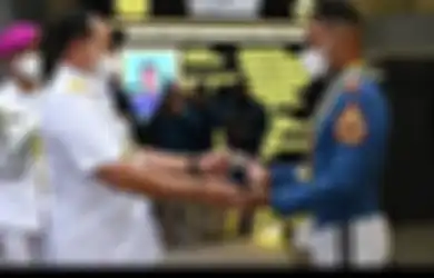 Anaknya Jadi Taruna Terbaik, Juru Parkir Ini Terkejut hingga Haru Tiada Tara Saat KSAL Beri Penghargaan Adhi Makayasa pada Putra Kandungnya
