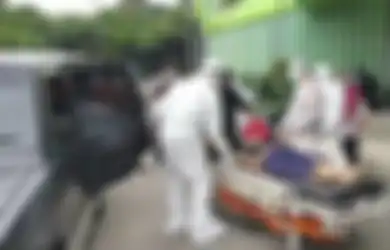 Turun Tangan Atasi Pasien Covid-19, Wakapolres Jakarta Selatan Menangis Saat Tahu Pasien yang Ditolongnya Meninggal Dunia hingga Merasa Bersalah pada Keluarga Pasien: Saya Minta Maaf Bu...