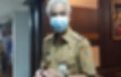 Ganjar Pranowo Tolak Ajakan Makan Siang Wali Kota Pekalongan, Gubernur Jateng Justru Mojok Santap Makanan Sederhana Bekal dari Sang Istri