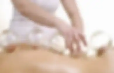 Tertidur Selama Terapi Bekam, Wanita Cantik Ini Syok Saat Bangun Bentuk Tubuhnya Berubah Seperti Ini