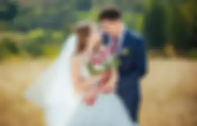 Anti Mainstream! Pasangan Pengantin Baru Ini Pilih Foto Pernikahan Bareng Mobil Jenazah, Alasannya Bikin Geleng-geleng Kepala