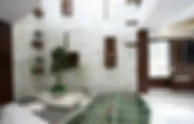 Lantai Kaca Bikin Rumah Terkesan Ringan dan Melayang, Begini Konstruksinya