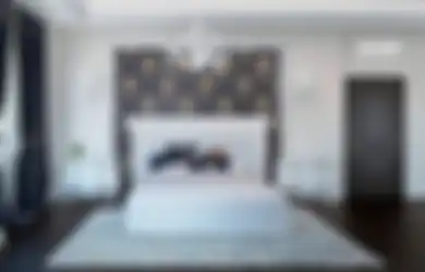 Menghias Dinding Headboard dengan Wallpaper, Cara Simpel Hasil Optimal