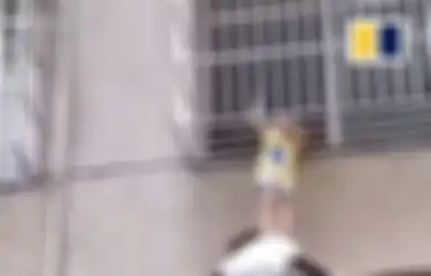 Nekat Panjat Pagar Lantai Dua Demi Selamatkan Bocah yang Terperangkap di Jeruji Jendela, Wanita Ini Alami Hal Tak Disangka-sangka Usai Lakukan Aksinya 
