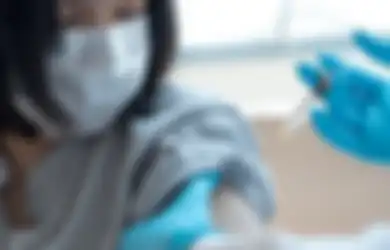 Datangi Lokasi Vaksinasi dengan Kepala Berlumuran Merah Darah, Wanita Paruh Baya Buat Panik Petugas hingga Panggil Ambulans, Padahal Ini yang Sebenarnya Terjadi!
