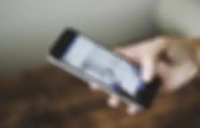 Sering Bikin Salah Paham Hingga Akhirnya Ribut, Ternyata Ini 5 Alasan Psikologis yang Mendorong Pasangan Suka Cek Hape Kamu, Jangan Langsung Marah!