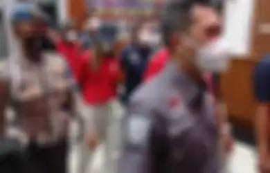 Foto Nia Ramadhani Pakai Baju Tahanan Beredar, Bong Sabu Istri Ardi Bakrie Punya Bentuk Khusus