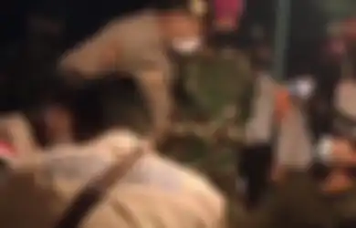 Dibentak Polisi Gara-gara Dagang Lewat Jam Operasional, Pedagang Ini Viral Adu Mulut dengan Petugas: Jangan Bilang Saya Aparat, Bapak Masih Gajian Pak!