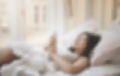 Tolong Mulai Sekarang Stop Bermain HP Setelah Bangun Tidur, Kalau Tak Mau Sederet Efek Buruk Ini akan Mengancam Kesehatanmu