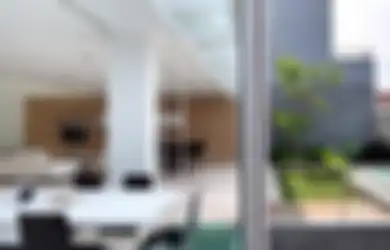 Rumah Minimalis Modern, Mengundang Alam Masuk ke Rumah dengan Olahan Dinamis Antarruang