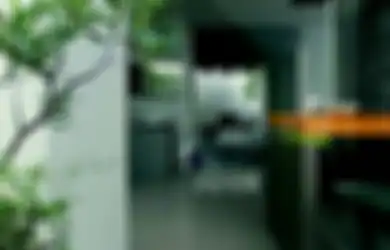 Begini Cara Arsitek Menyiasati Lahan Memanjang Menghadap Barat untuk Ciptakan Rumah Tropis Hemat Energi