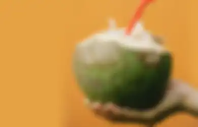 Jangan sampai Keliru, Orang dengan Penyakit Ini Justru Tidak Disarankan Minum Air Kelapa