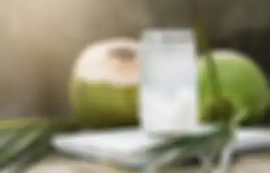 Tips Kesehatan, Penderita Asam Urat Bisa Sujud Syukur karena Air Kelapa Bisa Jadi Obat Alami untuk Sembuhkan Penyakitmu