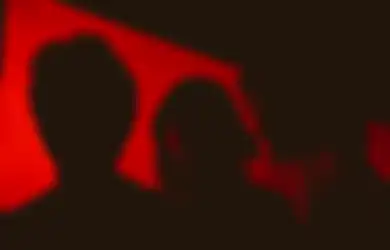Puncak Rangkaian Kebisingan dari Enola Lewat EP 'Does Anyone Else'