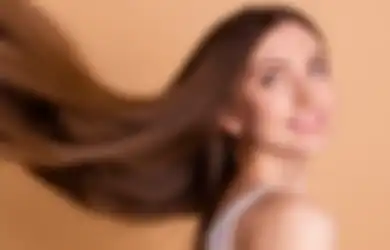 4 Tips Simple Menjaga Rambut Tumbuh Kuat dan Sehat. Mulai dari Akar!