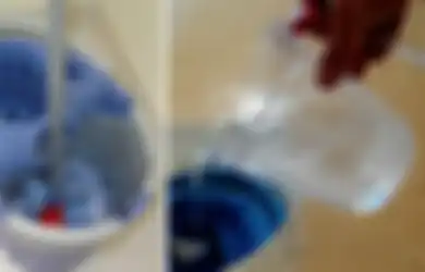 Coba-Coba Campurkan Cairan di Dapur Ini Untuk Mengepel Lantai, Tak  Sangka Hasilnya Justru Diluar Dugaan Lantainya Malah Berubah Menjadi Seperti Ini