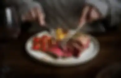 Studi Baru Terungkap, Ternyata Rutin Makan Malam Pukul 7 Dapat Memperpanjang Umur Manusia, Ini Buktinya!