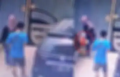 Viral Seorang Wanita Ngaku Buang Ayam Busuk Dalam Kresek Merah, Warga Langsung Dibuat Geger Usai Tahu Isinya