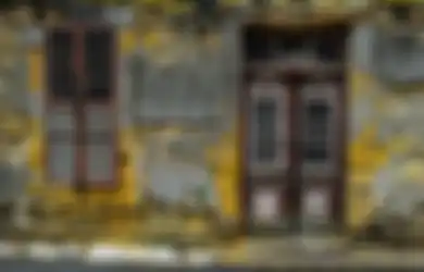 Jijik Banget! Dua Bocah Belia Ditemukan Tinggal Bersama 5 Ton Tumpukkan Sampah di Dalam Rumah, Saat Ditemukan Kondisinya Memprihatinkan