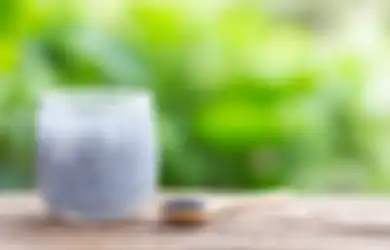 Nyesel Banget Kalau Nggak Dicoba, Rutin Minum Biji Selasih yang Direndam Air Hangat Sebelum Tidur, Bisa Beri Efek Tak Terduga Ini Saat Bangun di Pagi Hari
