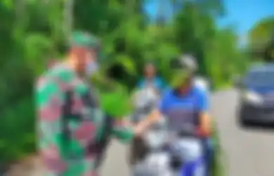 Terkejut Lihat Petugas, Petani Ini Bikin Masker Dadakan dari Daun, Aksinya Bikin Bupati Ambil Tindakan Tak Terduga