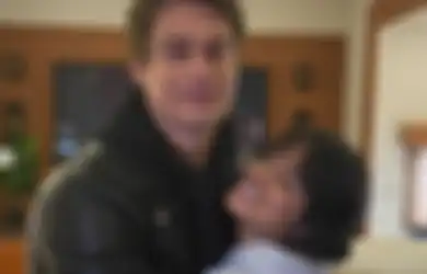 Jadi Prince Robert di Cinderella, Nicholas Galitzine Puji Camila Cabello!