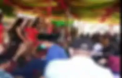 Kontes Waria di Najungan Sumsel Dibubarkan, Camat Langsung Naik Panggung dan Ungkap Alasan Tindakan Tegasnya