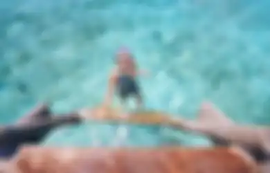 Ajakin Cewek Eksplor Dunia, Tinder Beri Tips Solo Traveling Aman dan Berkesan 