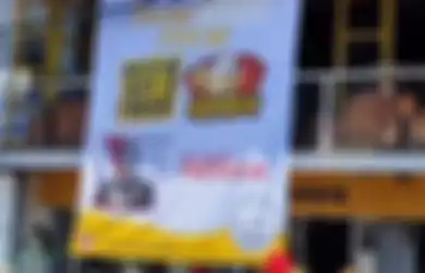 Spanduk Warung Ramen di Garut yang Bikin Promo Buy 1 Get 1 Kecuali Jokowi Dicabut, Ini Kata Ownernya!