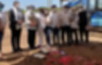 Innalillahi, Istri Arya Saloka Turut 'Hadir' di Pemakaman Henny Manopo dengan Meninggalkan Pesan Menyentuh Ini untuk Keluarga Amanda Manopo