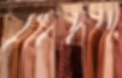 Jangan Tahunya Cuma Gantung Baju Saja, Coba Masukan ke dalam Freezer, Cara-cara Ini Bisa Dilakukan untuk Menghilangkan Bau di Pakaian Tanpa Mencucinya