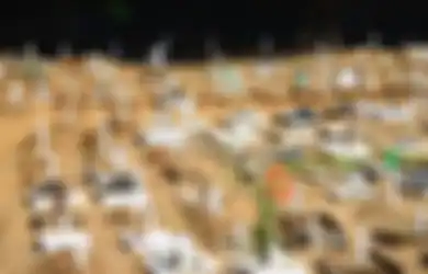 Video Bocah Curhat di Makam Ayahnya Viral di TikTok, Ternyata Ditinggal Sang Ibu Pergi, Kini Kakaknya Resign Demi Mengurusnya
